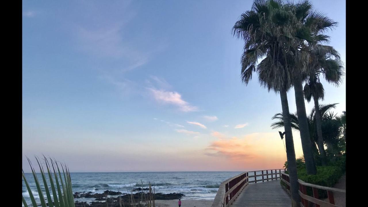 Mi Capricho C16 Beachfront Apartment Sitio de Calahonda Kültér fotó